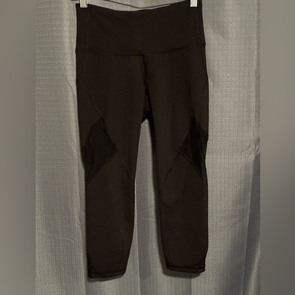 Women’s Old Navy Active Go Dry Capris with Mesh Panels - Picture 1 of 5